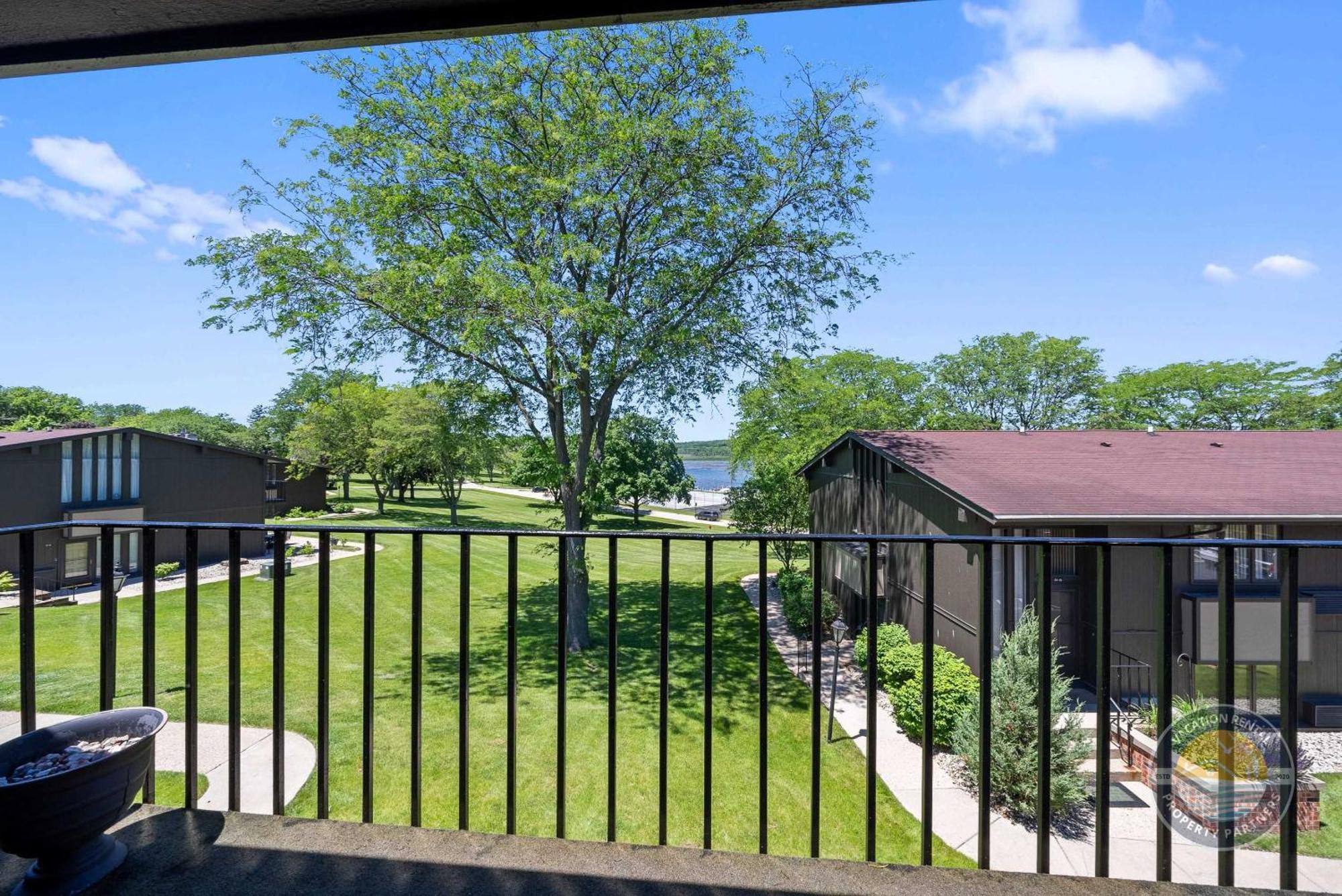 New Lake Como Condo With Lake Views Lake Geneva Kültér fotó
